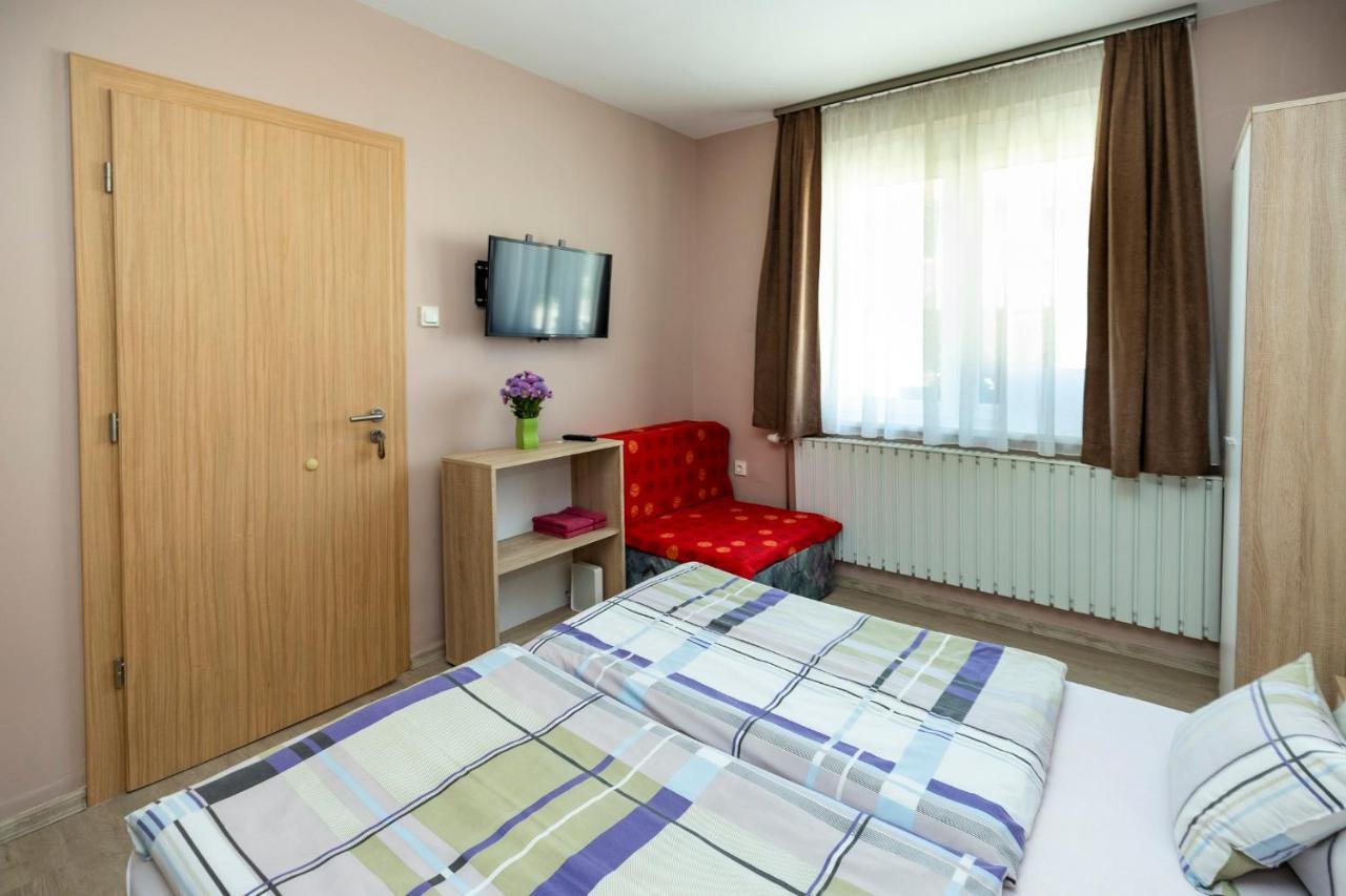 Cecey Apartman Eger Buitenkant foto