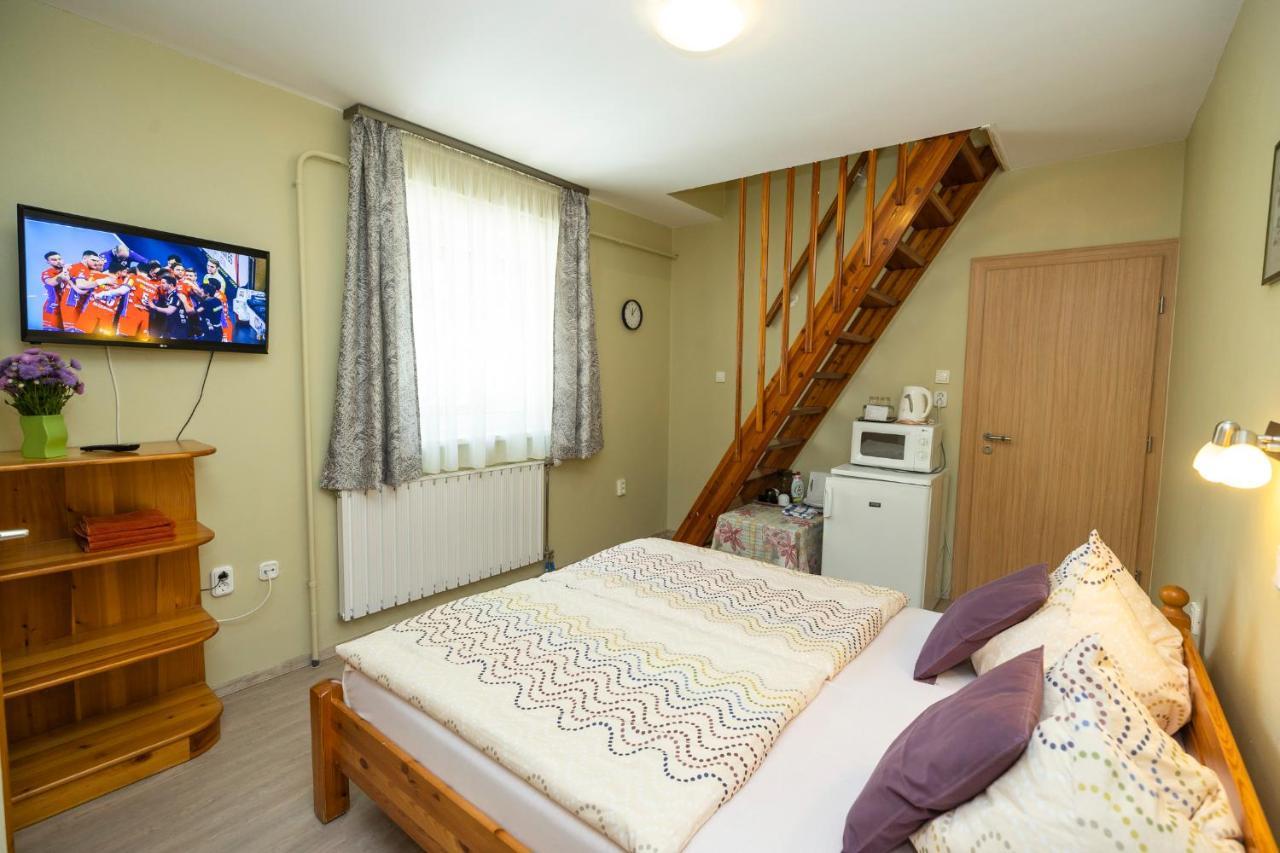 Cecey Apartman Eger Buitenkant foto