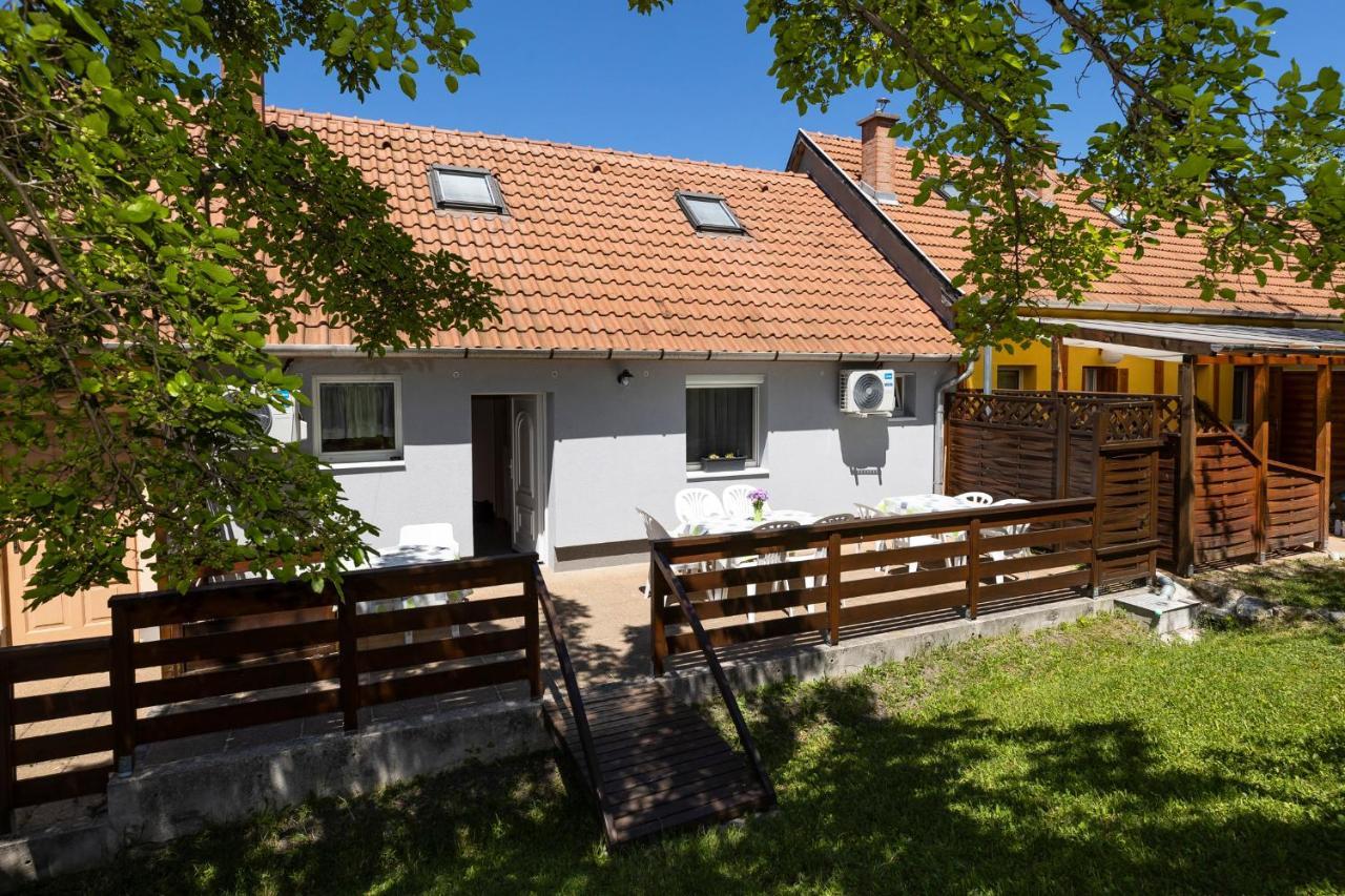 Cecey Apartman Eger Buitenkant foto