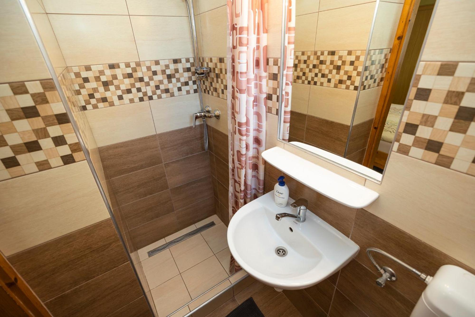 Cecey Apartman Eger Buitenkant foto
