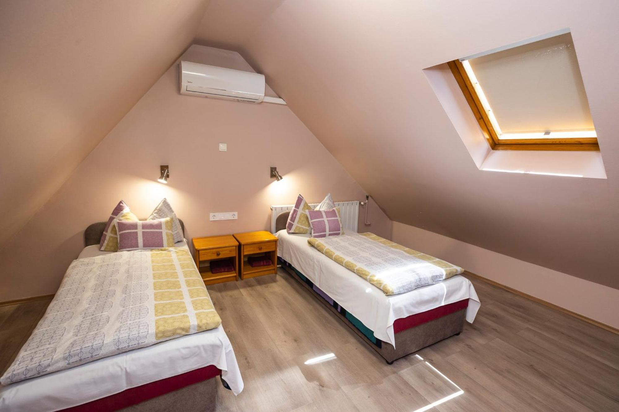 Cecey Apartman Eger Buitenkant foto