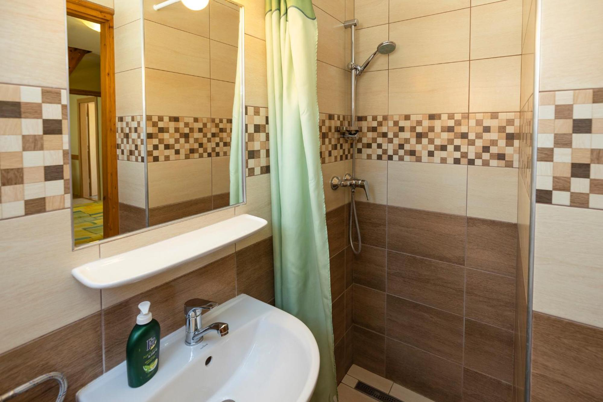 Cecey Apartman Eger Buitenkant foto